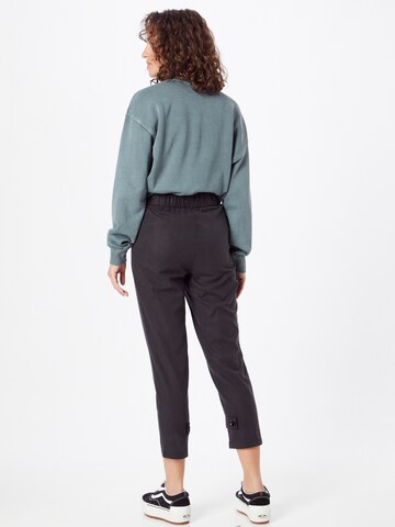 Sisley Zúžený Kalhoty se sklady v pase – černá
