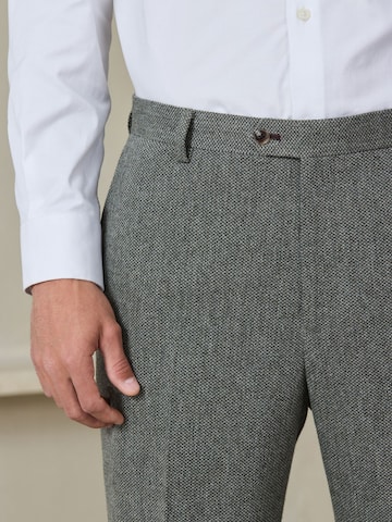 Next Regular Hose in Grün