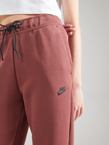 Nike SportswearTapered Hlače 'TCH FLC' - crvena boja