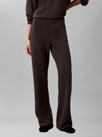 Calvin Klein Sport Regular Broek in Bruin: voorkant