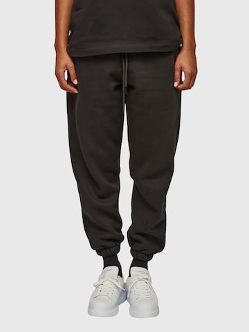 THE ODDS Regular Jogginghose 'Lounge Pants/ alphabet' in Grau: Vorderseite