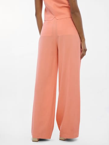 regular Pantaloni con pieghe di Lola Casademunt in arancione