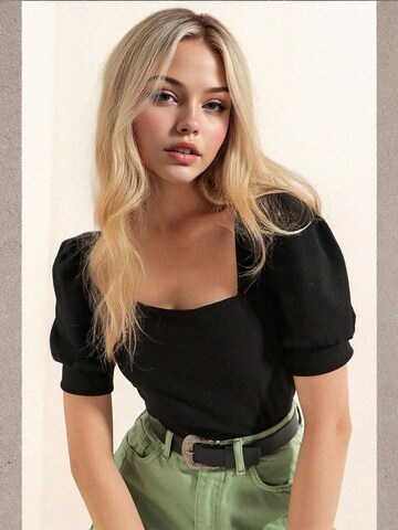 Bigdart Blouse in Black