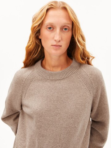 ARMEDANGELS Pullover in Braun