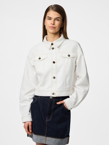 PIECES Between-Season Jacket 'PCFine' in White: front