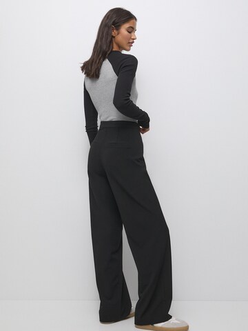 Wide leg Pantaloni de la Pull&Bear pe negru