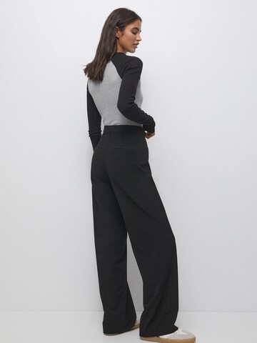 Wide leg Pantaloni di Pull&Bear in nero