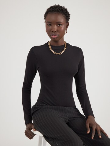 ABOUT YOU Rövid body 'Caya' - fekete: elől