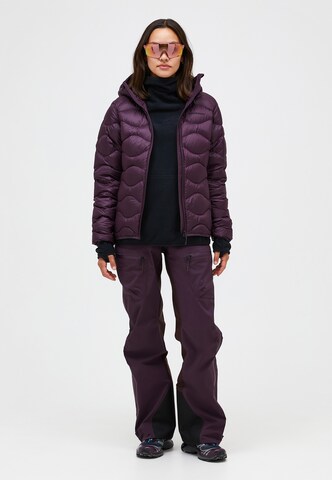 PEAK PERFORMANCE Between-season jacket in Purple: front