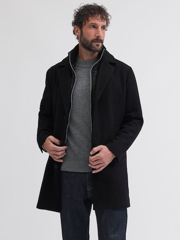 Portland Outerwear Company Mantel in Schwarz: Vorderseite