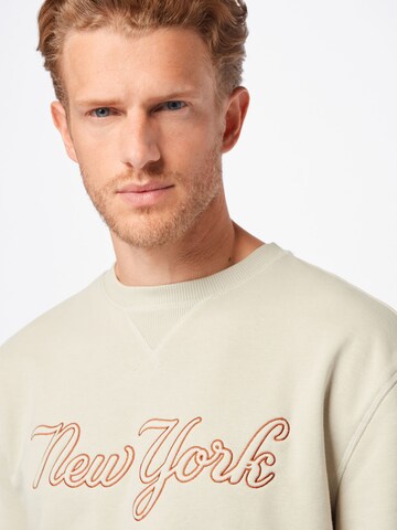 NEW ERA Sweatshirt 'Heritage' in Beige