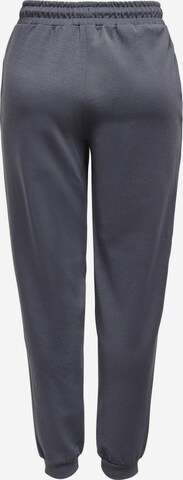 Tapered Pantaloni sportivi di ONLY PLAY in grigio