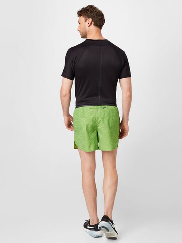 Regular Pantalon de sport 'Move to Zero' NIKE en vert