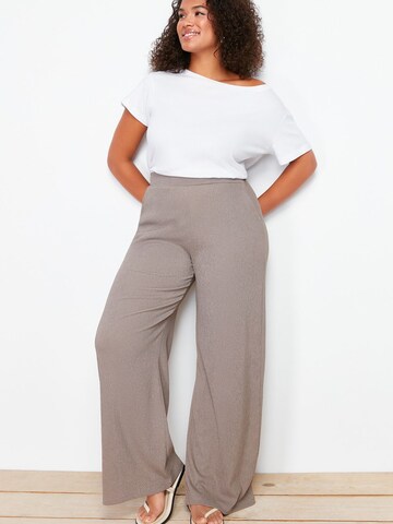 Wide leg Pantaloni di Trendyol Curve in marrone