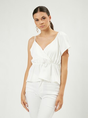 Influencer Top in White: front