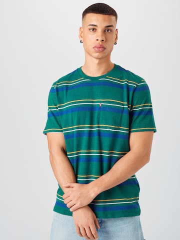 LEVI'S ® Póló 'Relaxed Fit Pocket Tee' - zöld: elől