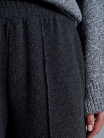 Wide leg Pantaloni di Dilvin in grigio