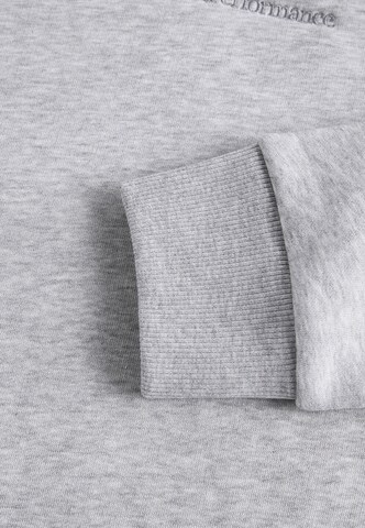 PEAK PERFORMANCE Sweatshirt in Grau