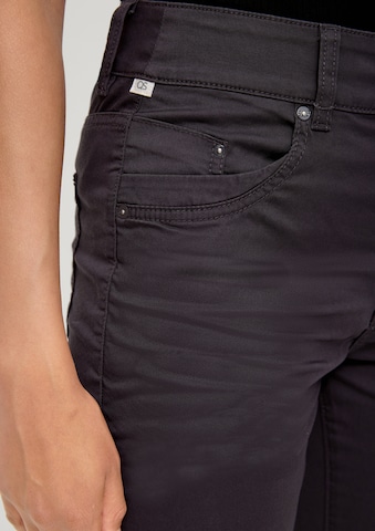 QS Slimfit Spodnie w kolorze szary