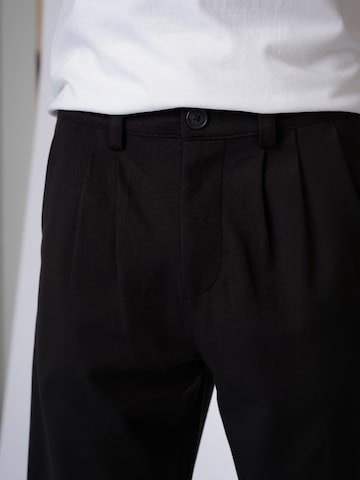 TEESHOPPEN Regular Trousers ' Performance ' in Black: front