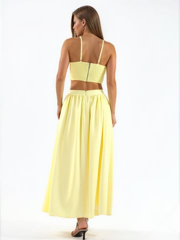 Tailleur di Hiccup in giallo