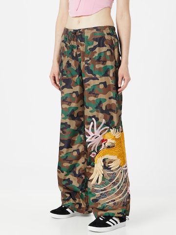 regular Pantaloni cargo di Nasty Gal in verde: frontale