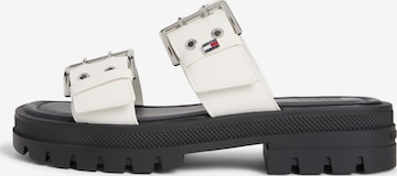 Saboți de la Tommy Jeans pe alb: față