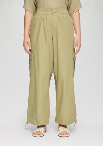 QS Wide leg Cargo trousers in Green: front