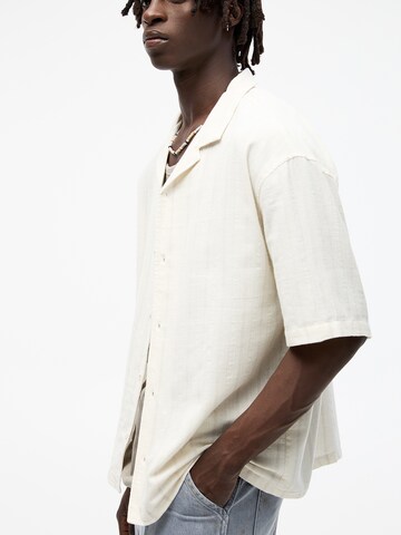 Fit confort Chemise Pull&Bear en blanc