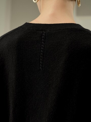 Lilysilk - Jersey 'Baby-Kaschmir Pullover mit V-Ausschnitt' en negro