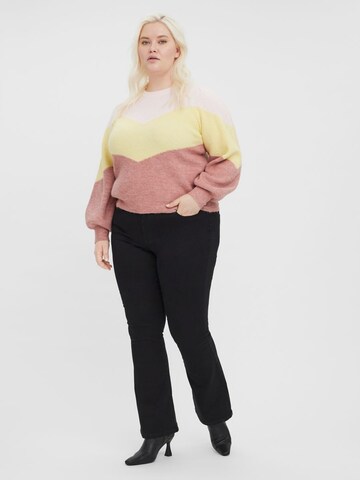 Flared Jeans 'PEACHY' di Vero Moda Curve in nero