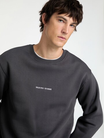 Sweat-shirt 'SLHHANKIE' SELECTED en gris