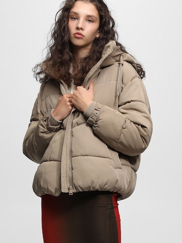 Pull&Bear Winter jacket in Beige: front