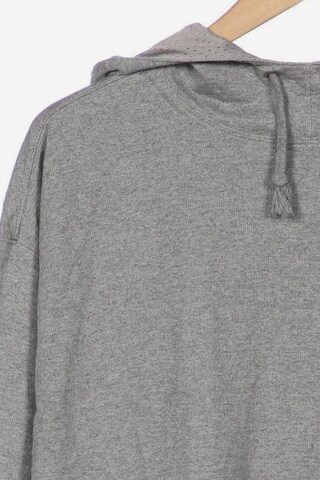Reebok Sweatshirt & Zip-Up Hoodie in L in Grey