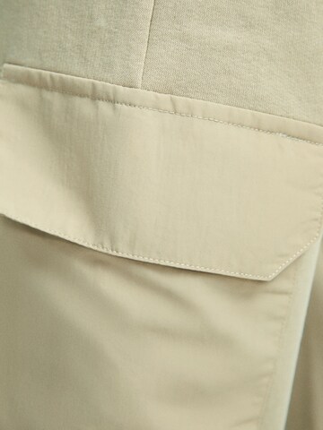 Bershka Tapered Cargo trousers in White