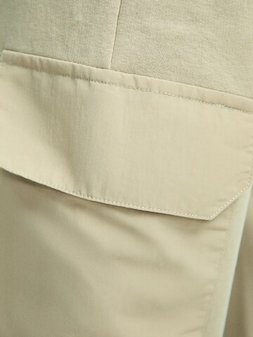 Bershka Tapered Cargo Pants in White