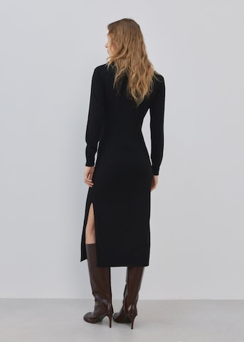 MANGO Strikkjole 'Sza' i sort