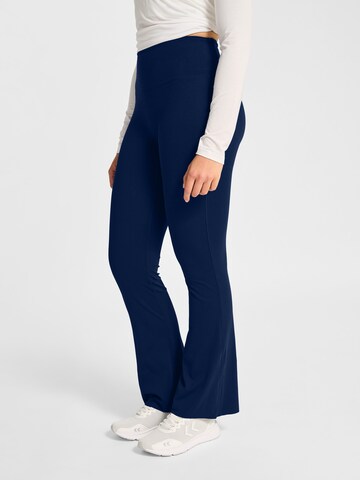 évasé Pantalon de sport Hummel en bleu