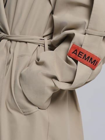 AEMMI - Abrigo de verano en beige