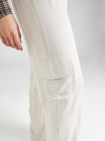 Regular Pantalon cargo Nasty Gal en gris