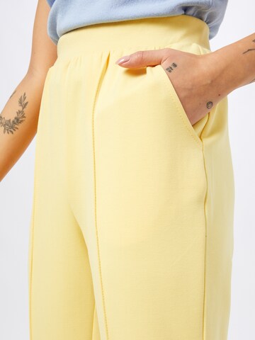 Effilé Pantalon 'JOY' ONLY en jaune