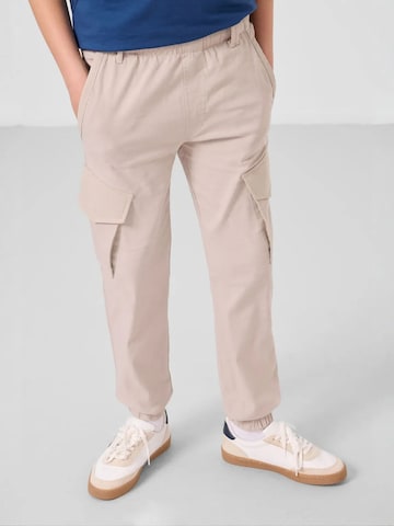 Pantalon 'TOMMY Kinder Cargo-Joggerhose' Tommy Life en gris