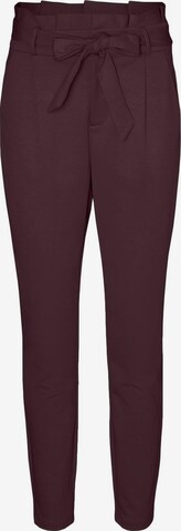 Tapered Pantaloni cutați 'LUCCA' de la VERO MODA pe roșu: față