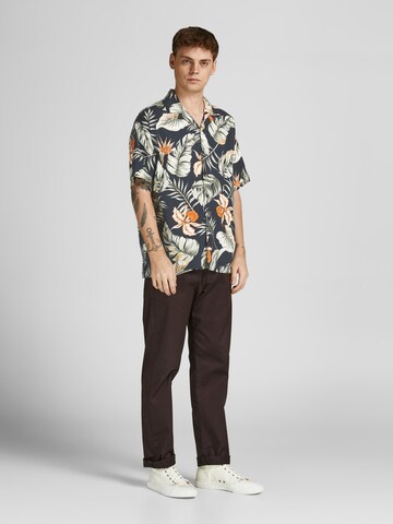 JACK & JONES Comfort Fit Skjorte 'Tropic Resort' i sort