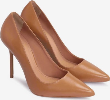 Kazar Pumps in Brown