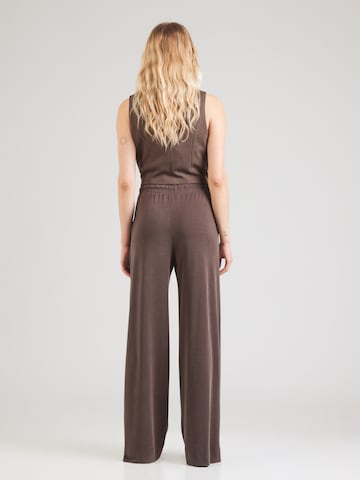 Wide leg Pantaloni 'Asaka' de la mbym pe maro