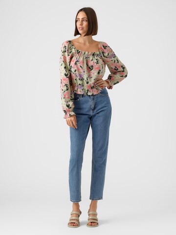 VERO MODA Blus 'SERENITY OLIVIA' i grön