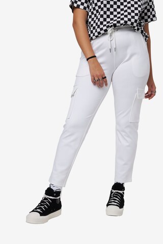 Studio Untold Regular Cargo Pants in White: front