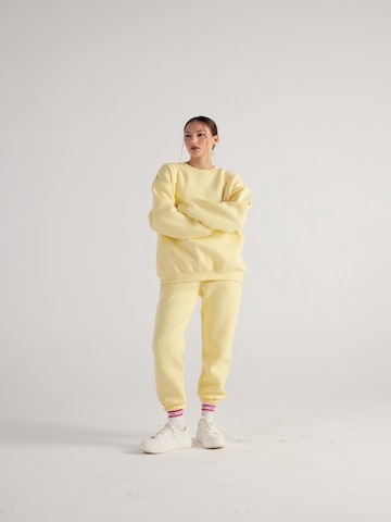 HOLLY LOLLY Sweatshirt in Yellow