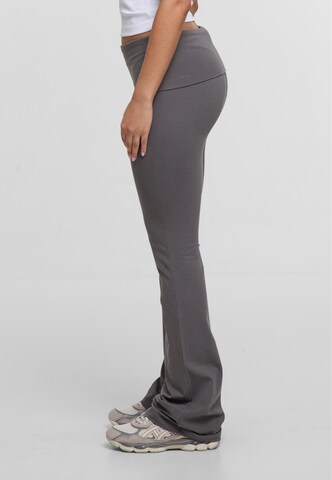 DEF - Acampanado Pantalón en gris